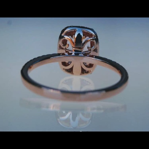 2ct peach sapphire ring - Picture 3 of 4